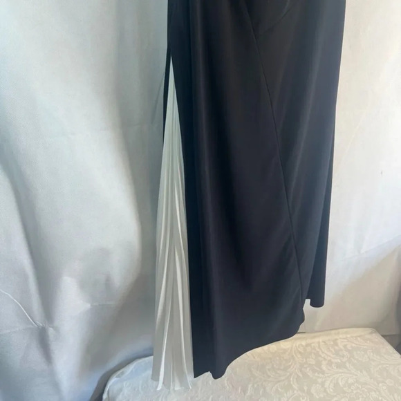 Cato Dress Formal Black w White Pleated Asymmetrical Flare on One Side Sz 14/16W - Picture 5 of 11
